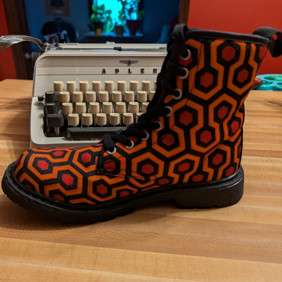 The Shining Carpet Pattern Boots - Picture 3 of 10
